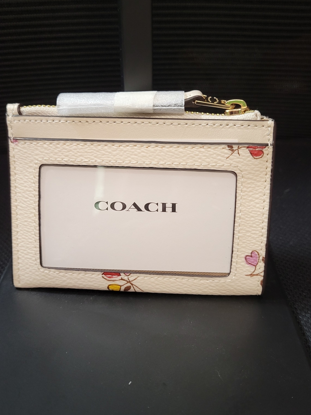 Coach Cream Floral Heart Zip Card Case with Gold Logo - Picture 2 of 2